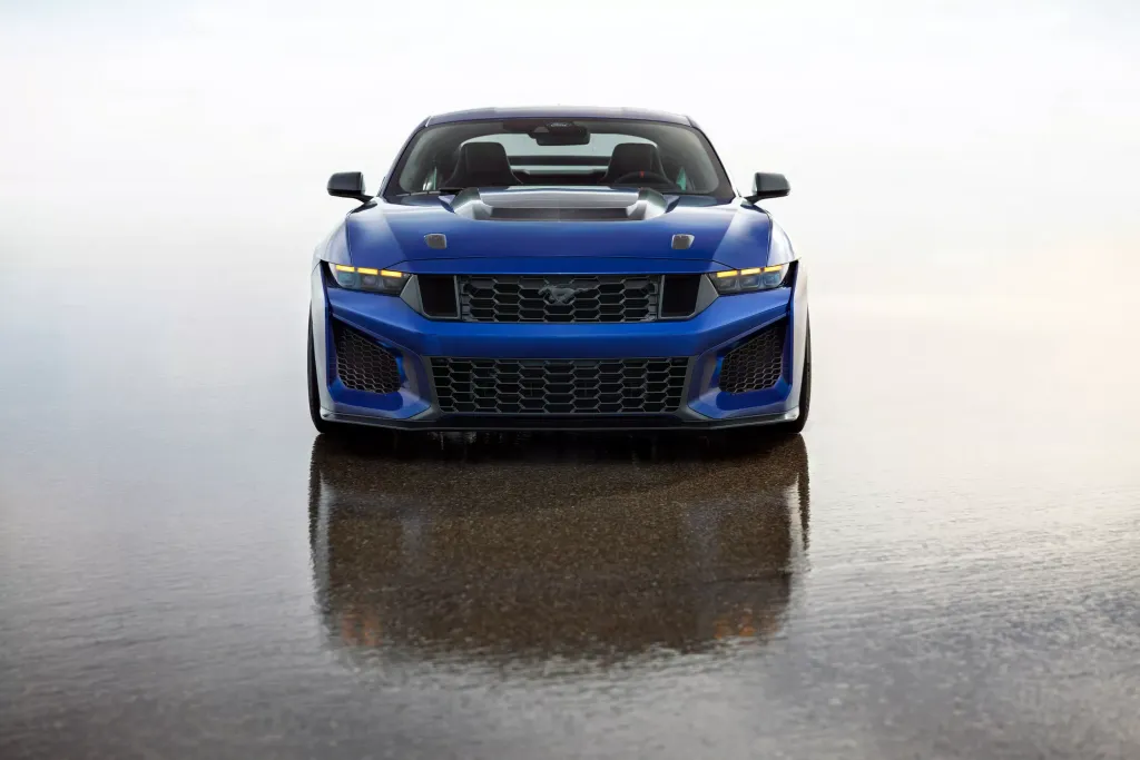 Ford Mustang Dark Horse SC: мощность «значительно выше 700 л.с.» и VIN 001 за 1,25 млн долларов на благотворительность