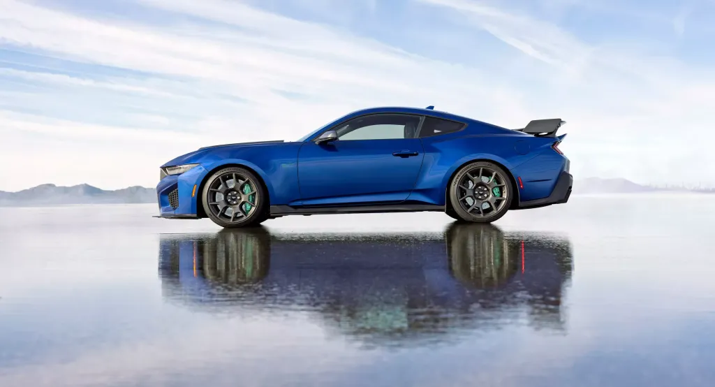 Ford Mustang Dark Horse SC: мощность «значительно выше 700 л.с.» и VIN 001 за 1,25 млн долларов на благотворительность