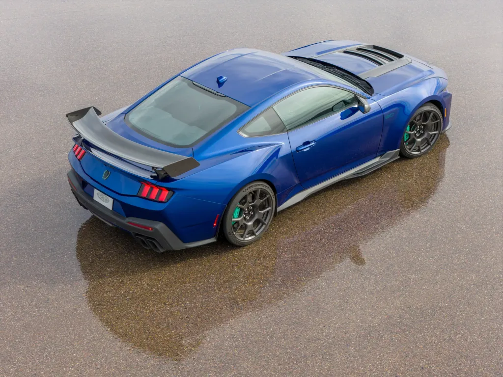 Ford Mustang Dark Horse SC: мощность «значительно выше 700 л.с.» и VIN 001 за 1,25 млн долларов на благотворительность