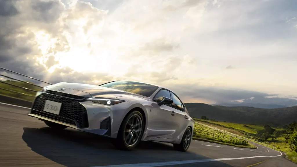 Lexus IS 2026 для Японии: обновление седана, пакеты TRD и F Sport, недоступные на других рынках