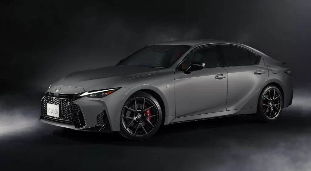 Lexus IS 2026 для Японии: обновление седана, пакеты TRD и F Sport, недоступные на других рынках