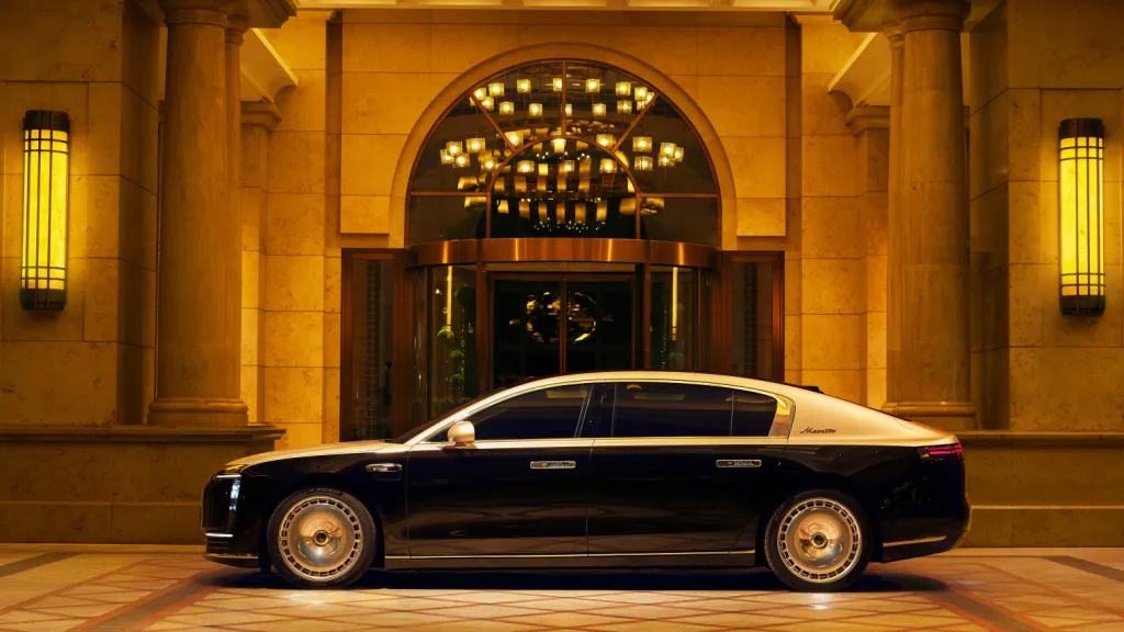 JAC и Huawei усиливают сотрудничество на фоне успеха седана Maextro S800