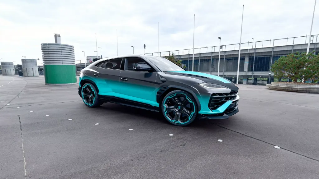 Lamborghini Urus SE получил углепластиковый обвес Largenda от Larte Design