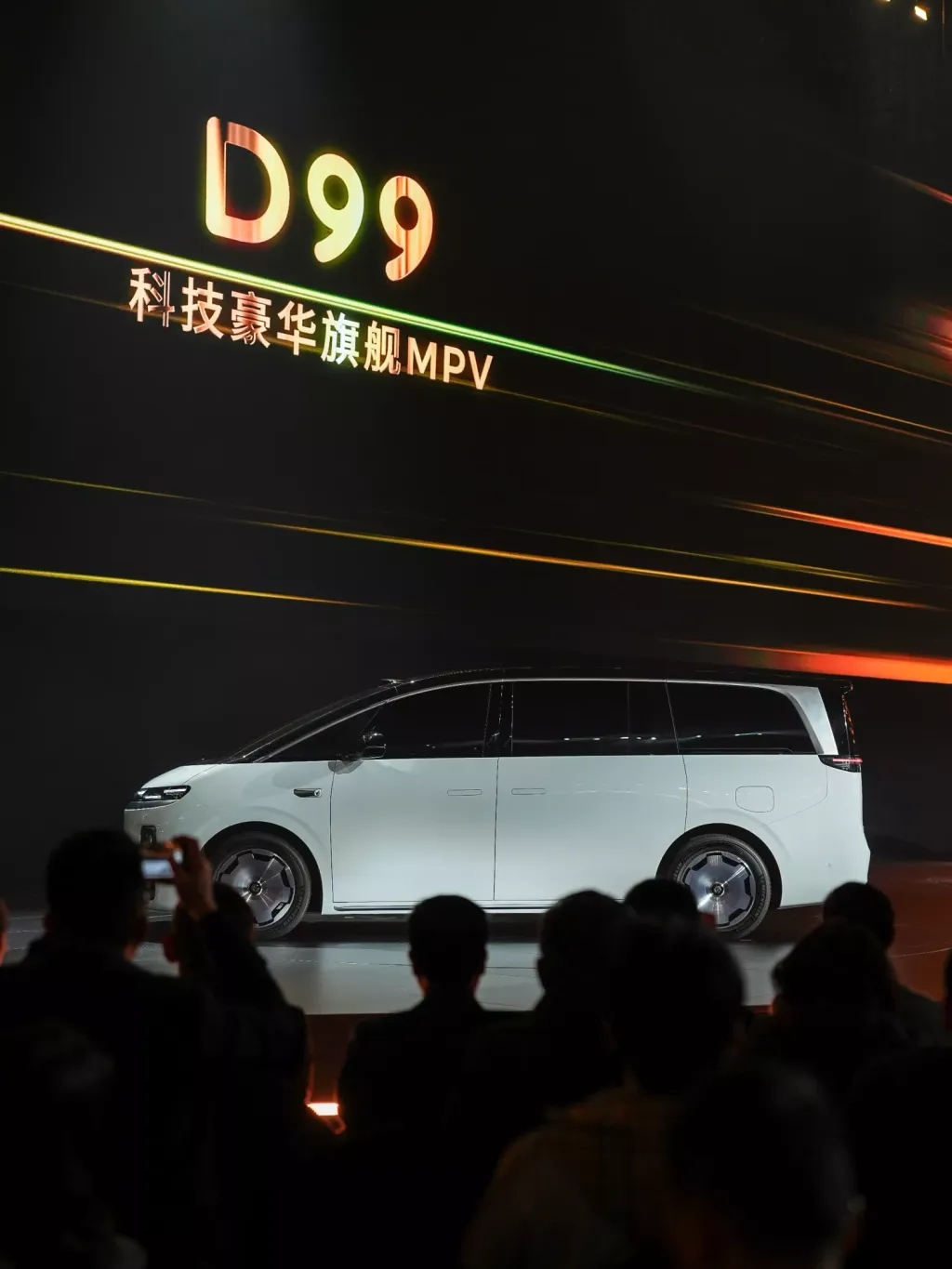 Leapmotor D99: электрический минивэн с рекордной батареей и запасом хода до 720 км