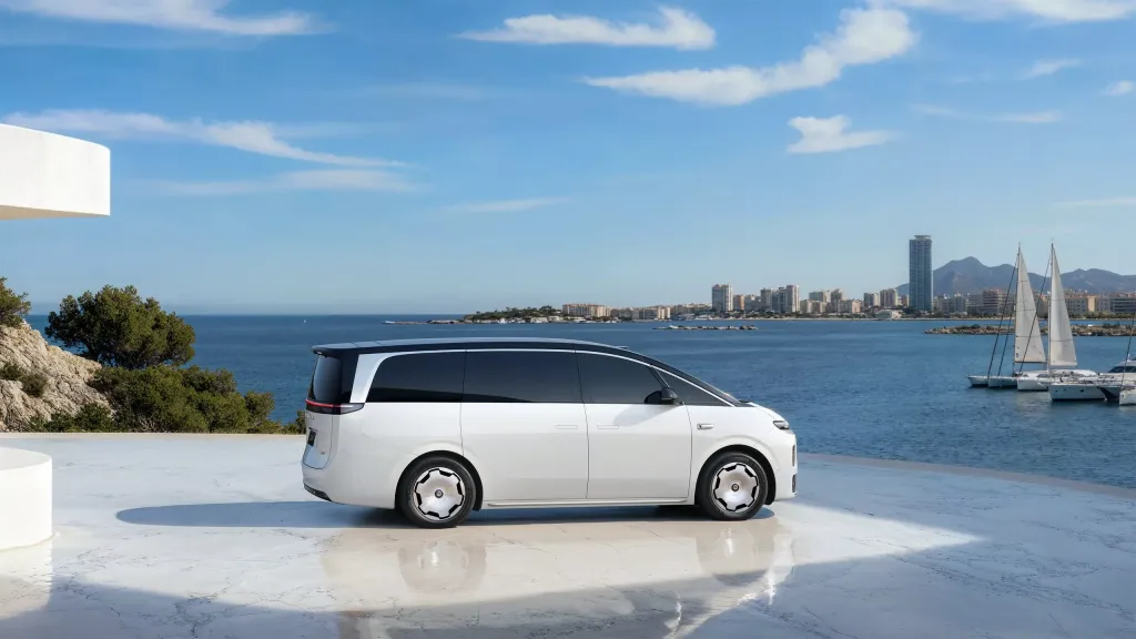 Leapmotor D99: электрический минивэн с рекордной батареей и запасом хода до 720 км