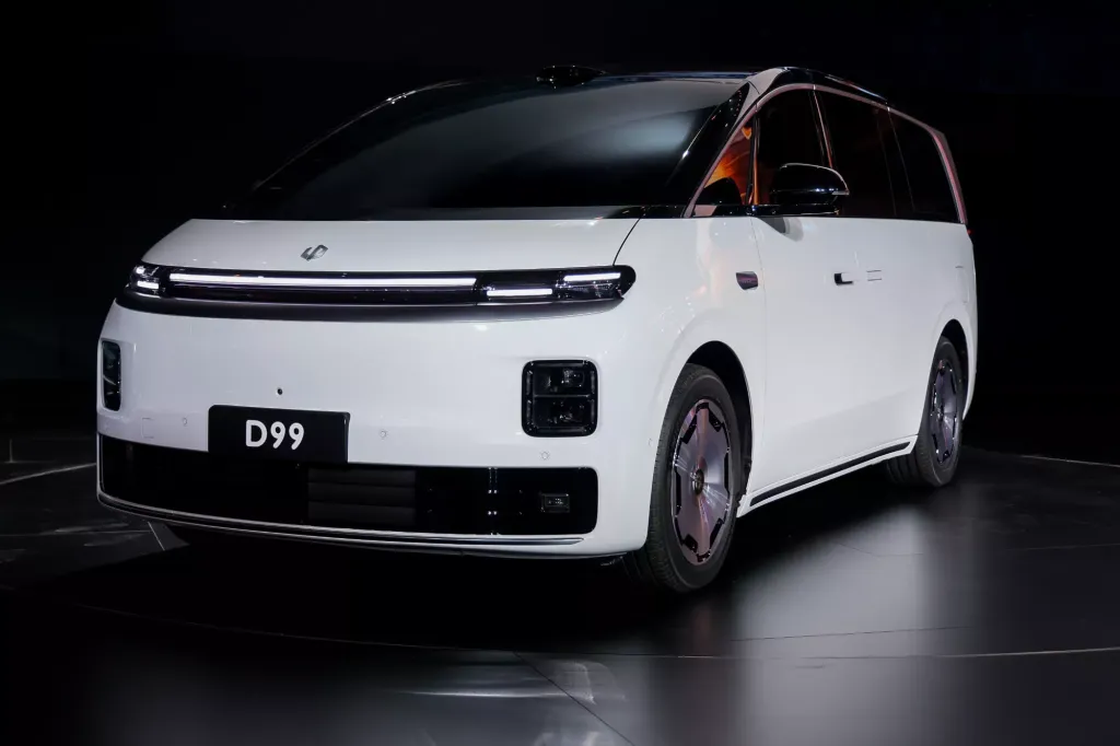 Leapmotor D99: электрический минивэн с рекордной батареей и запасом хода до 720 км