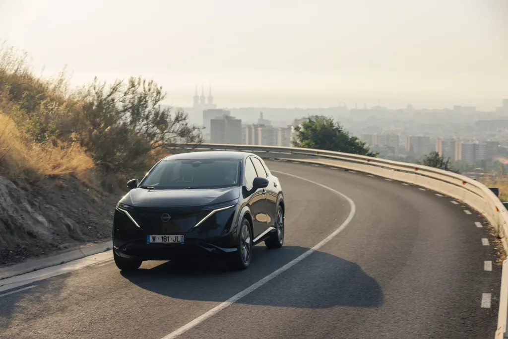 Nissan Ariya: солнечная концепция с панелями на кузове обещает до 23 км пробега в день