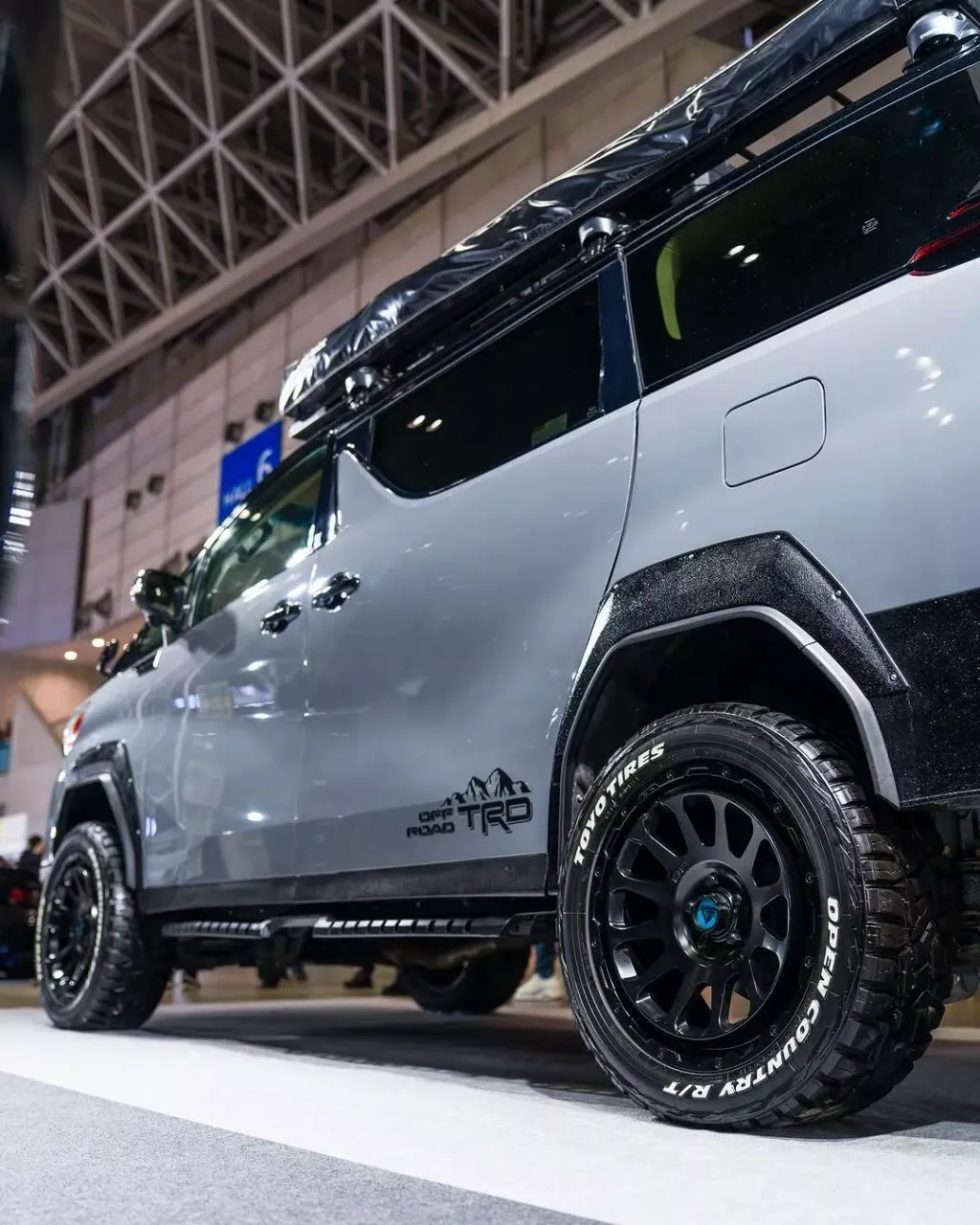 Toyota Alphard: минивэн в стиле Land Cruiser показали на Токийском автосалоне