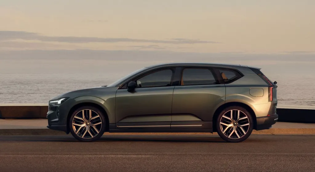 Volvo EX60: до 644 км хода, зарядка до 400 кВт и прямой доступ к сети Tesla в США