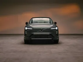 Volvo EX60: до 644 км хода, зарядка до 400 кВт и прямой доступ к сети Tesla в США