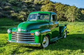 Chevrolet Thriftmaster из 1950-х превратили в дорогую классику с современной техникой