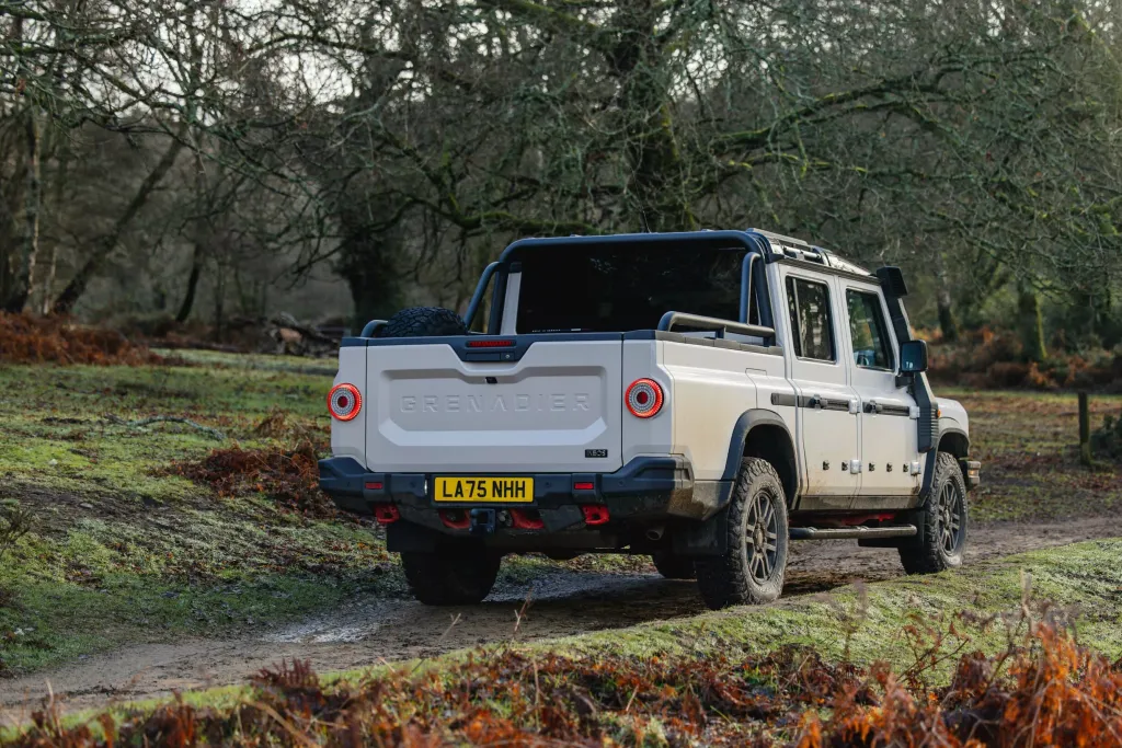 neos Grenadier 2026 получил новое рулевое управление и версию Black Edition без прибавки к цене