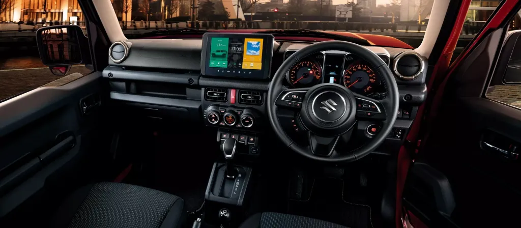 Suzuki Jimny Nomade 2026: пятидверный внедорожник стал безопаснее и удобнее