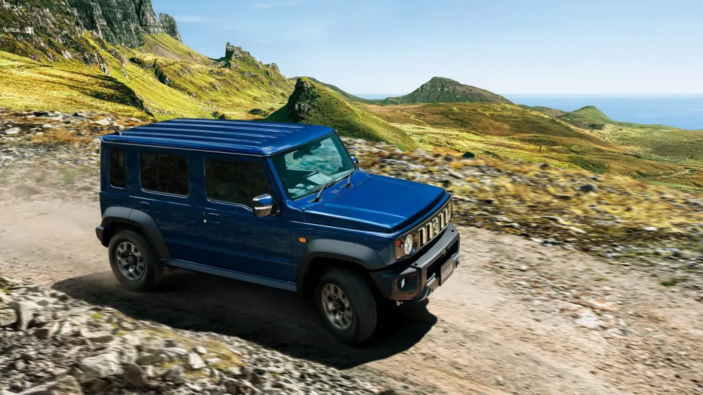 Suzuki Jimny Nomade 2026: пятидверный внедорожник стал безопаснее и удобнее