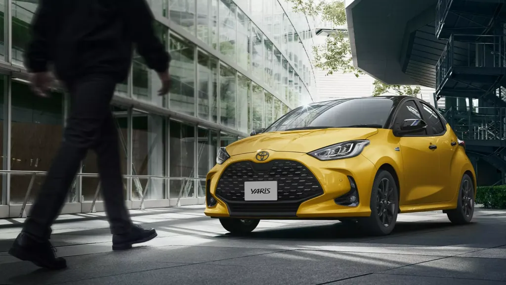 Toyota Yaris и Toyota Yaris Cross для Японии обновили оснащение: больше экран, меньше электроники