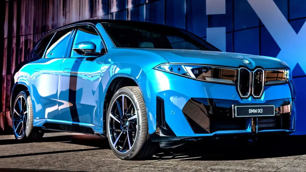 BMW iX3 почти распродан до конца 2026 года — компания ускоряет выпуск и добавляет улучшения