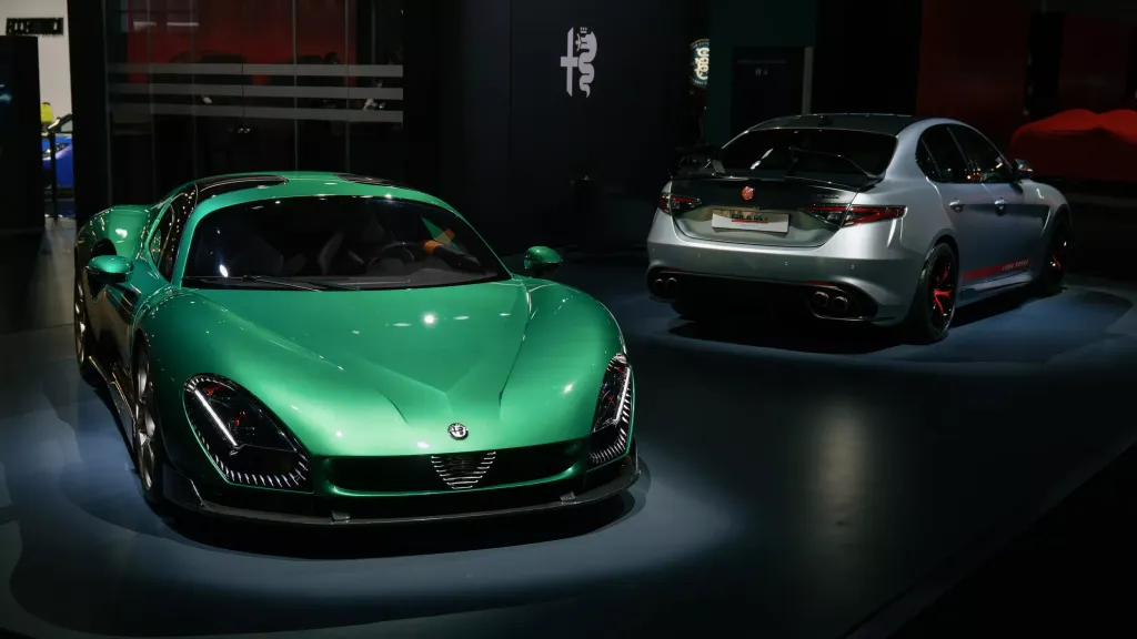 Alfa Romeo 33 Stradale и Maserati MC20 GT2 Stradale: первые работы Bottegafuoriserie показали в Париж