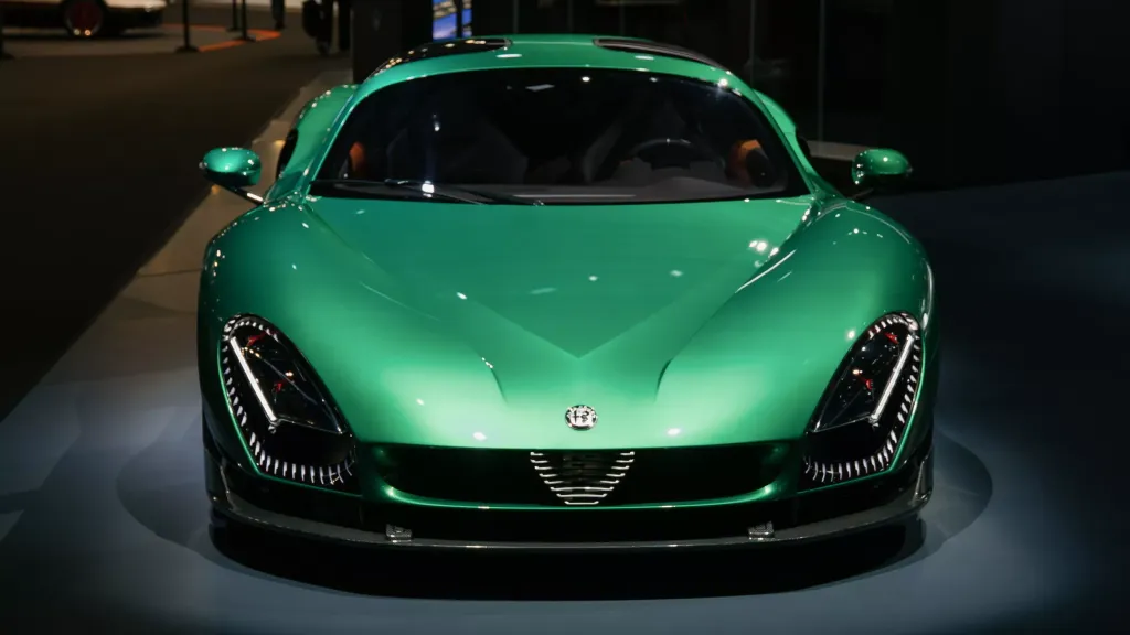 Alfa Romeo 33 Stradale и Maserati MC20 GT2 Stradale: первые работы Bottegafuoriserie показали в Париж