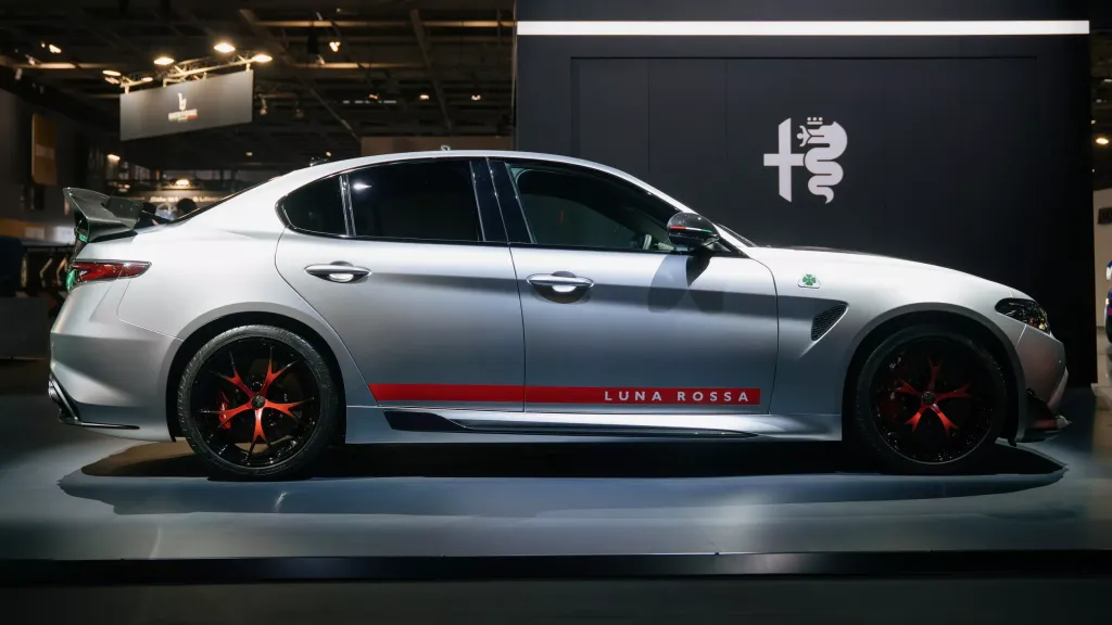 Alfa Romeo 33 Stradale и Maserati MC20 GT2 Stradale: первые работы Bottegafuoriserie показали в Париж