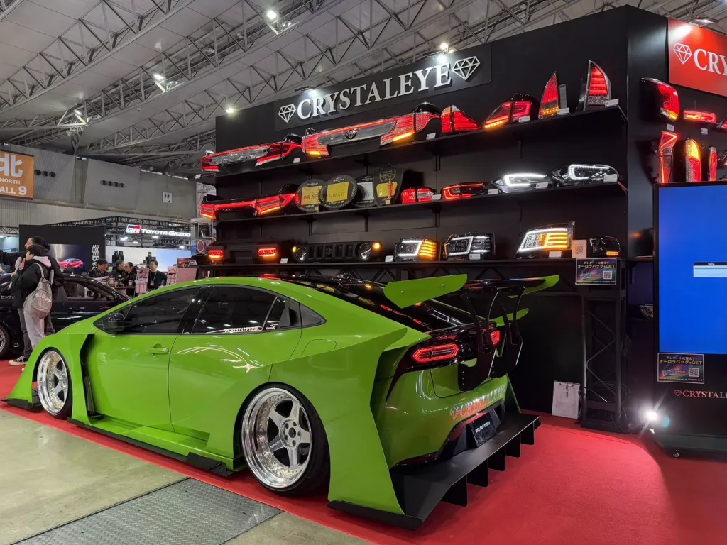 Toyota Prius получил экстремальный обвес и светотехнику в стиле «босодзоку»