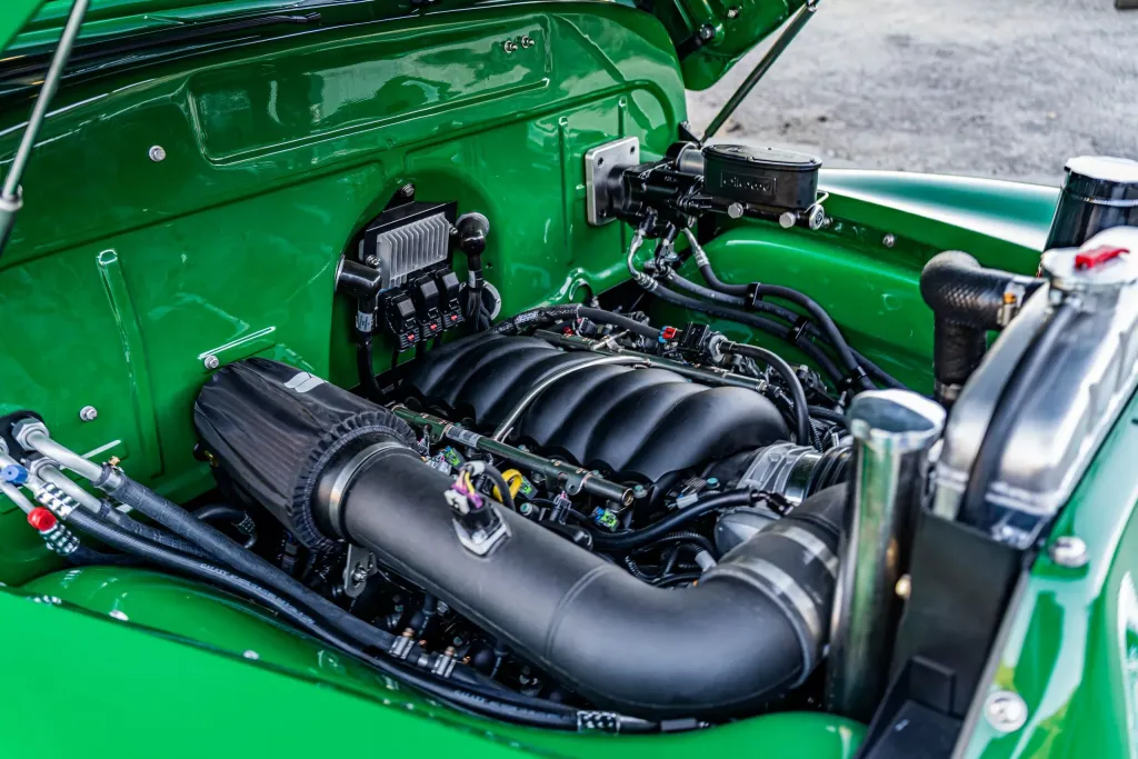 Chevrolet Thriftmaster из 1950-х превратили в дорогую классику с современной техникой