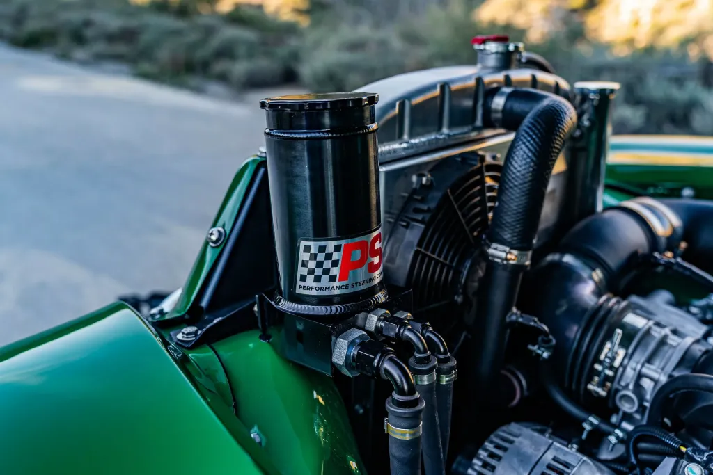 Chevrolet Thriftmaster из 1950-х превратили в дорогую классику с современной техникой