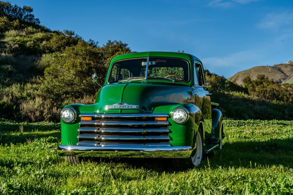 Chevrolet Thriftmaster из 1950-х превратили в дорогую классику с современной техникой