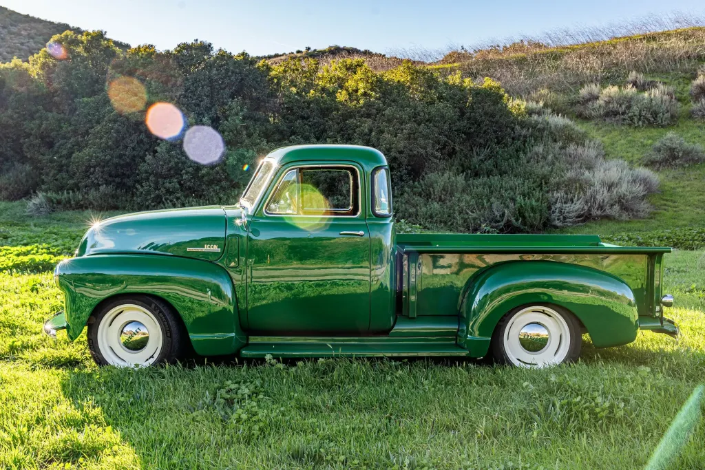 Chevrolet Thriftmaster из 1950-х превратили в дорогую классику с современной техникой