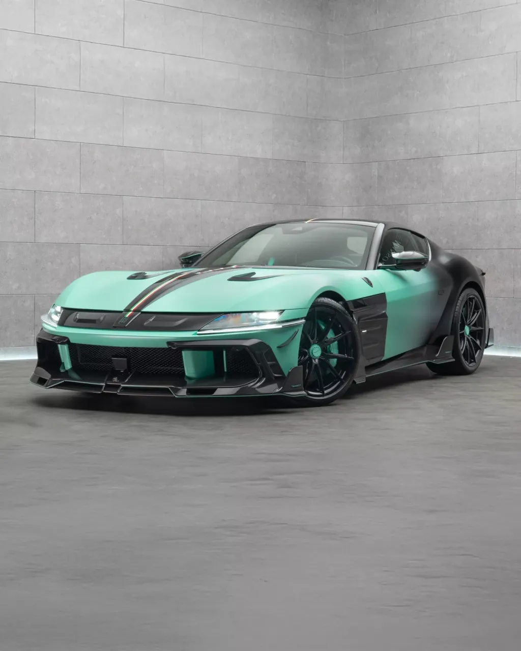 Mansory Ferrari 12Cilindri: углепластиковый облик и прибавка мощности для атмосферного V12