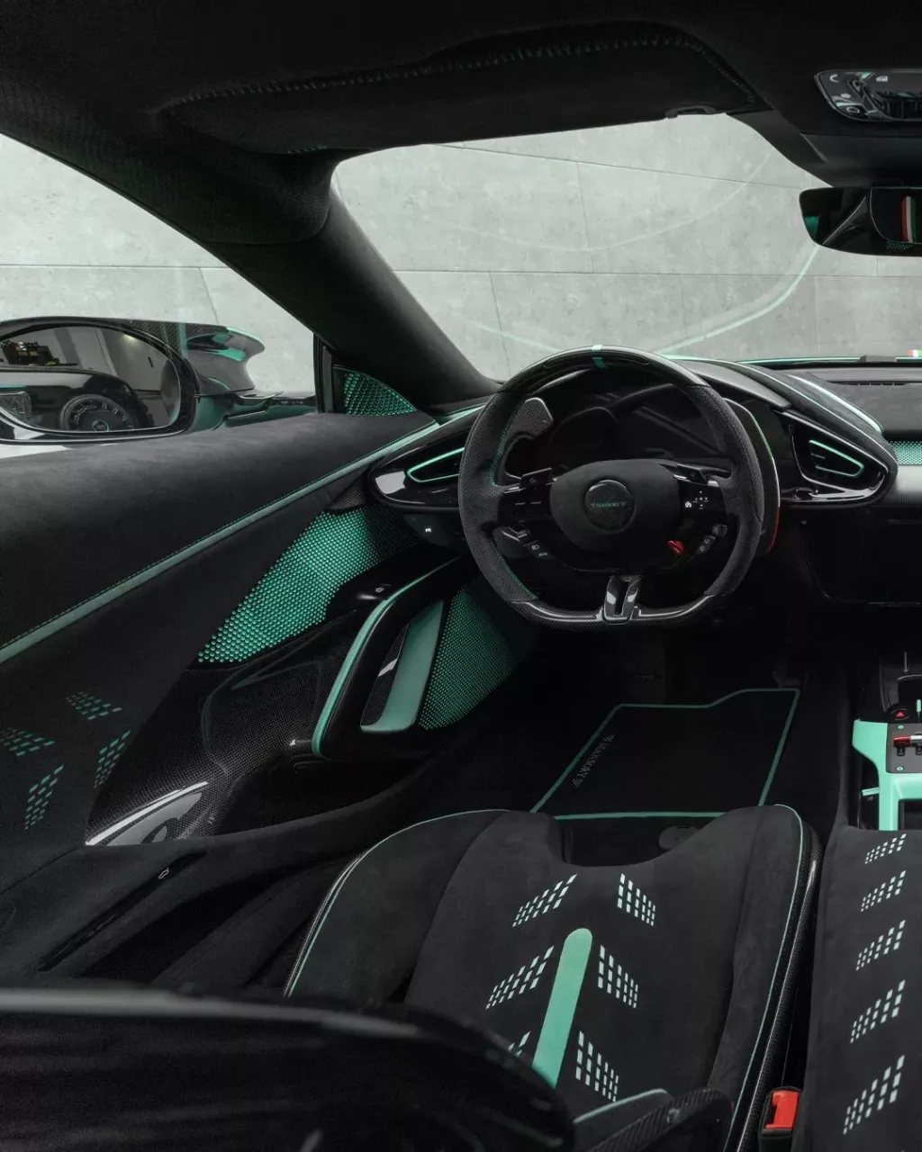 Mansory Ferrari 12Cilindri: углепластиковый облик и прибавка мощности для атмосферного V12