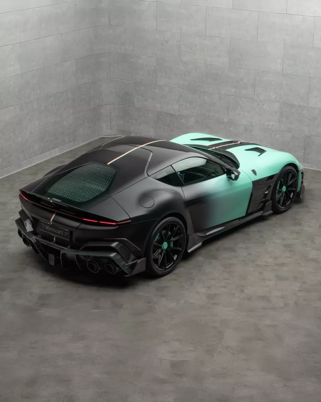 Mansory Ferrari 12Cilindri: углепластиковый облик и прибавка мощности для атмосферного V12