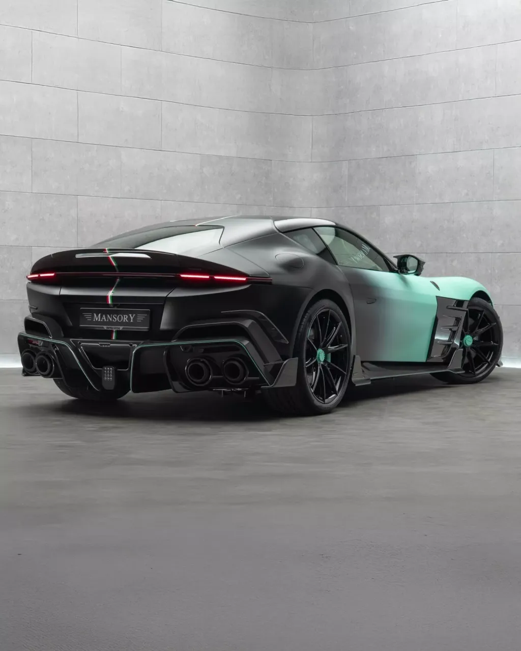 Mansory Ferrari 12Cilindri: углепластиковый облик и прибавка мощности для атмосферного V12