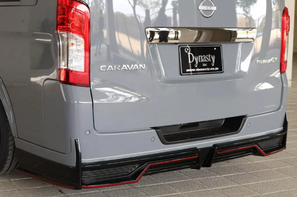 Nissan Caravan примерил образ GT-R: японский фургон получил оформление в стиле Nismo