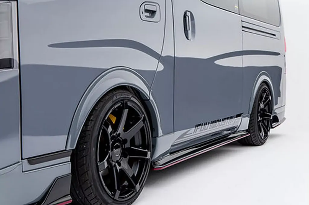 Nissan Caravan примерил образ GT-R: японский фургон получил оформление в стиле Nismo