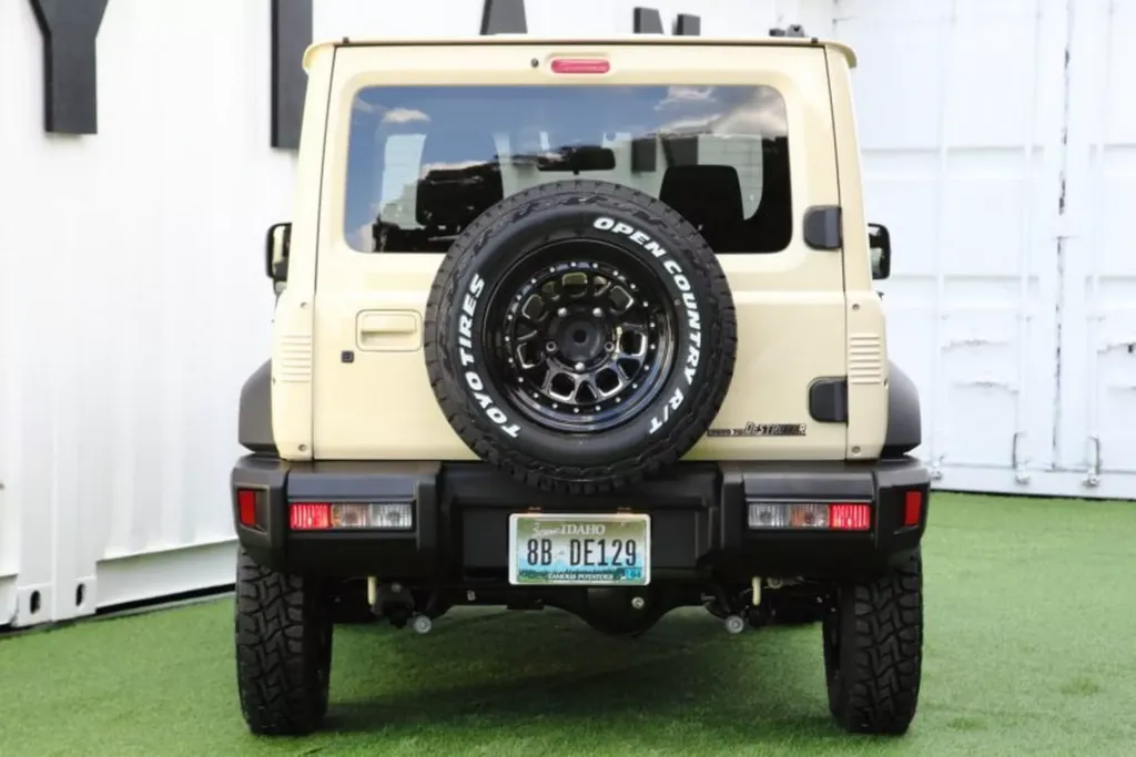 Suzuki Jimny превращают в «маленький» Toyota Land Cruiser 70: японский комплект 70YO.70 уже продаётся готовыми машинами