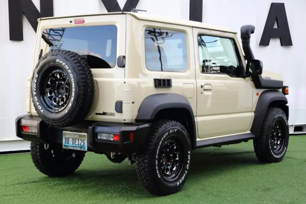 Suzuki Jimny превращают в «маленький» Toyota Land Cruiser 70: японский комплект 70YO.70 уже продаётся готовыми машинами