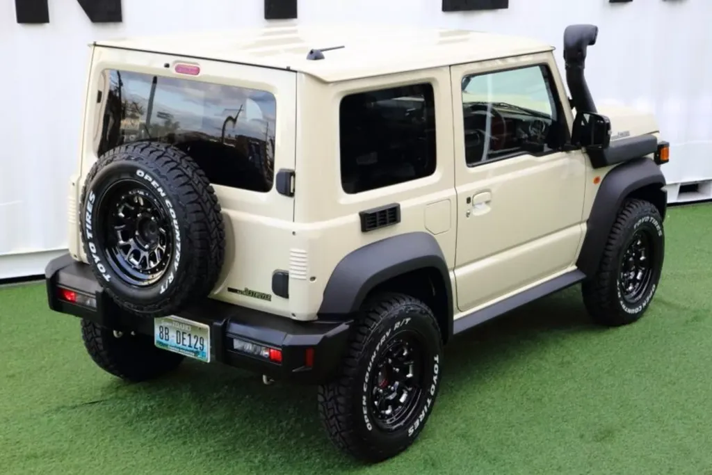 Suzuki Jimny превращают в «маленький» Toyota Land Cruiser 70: японский комплект 70YO.70 уже продаётся готовыми машинами