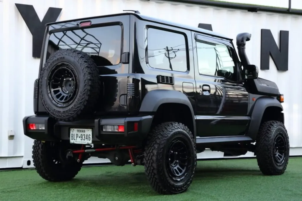 Suzuki Jimny превращают в «маленький» Toyota Land Cruiser 70: японский комплект 70YO.70 уже продаётся готовыми машинами