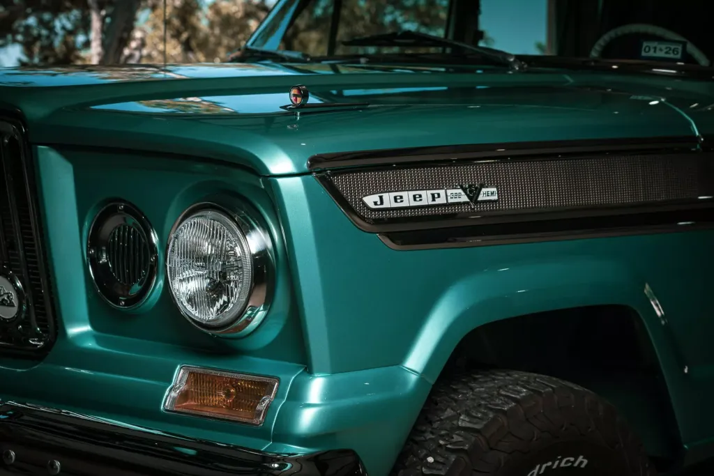 Jeep Super Wagoneer от Vigilante: редкий внедорожник 1960-х с V8 6,4 и механической коробкой