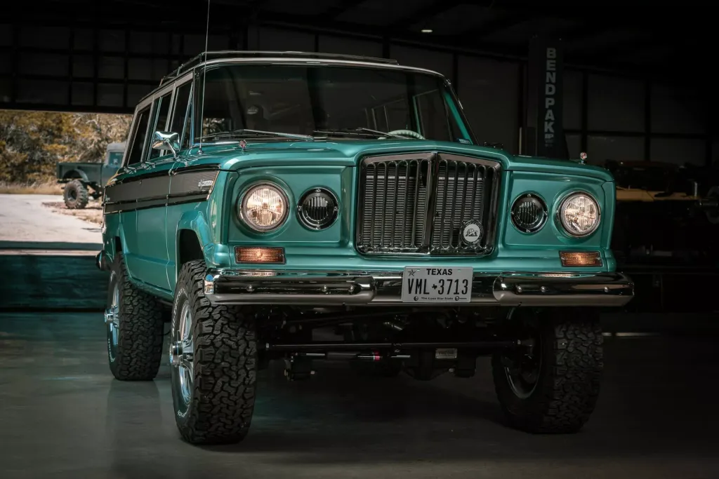 Jeep Super Wagoneer от Vigilante: редкий внедорожник 1960-х с V8 6,4 и механической коробкой