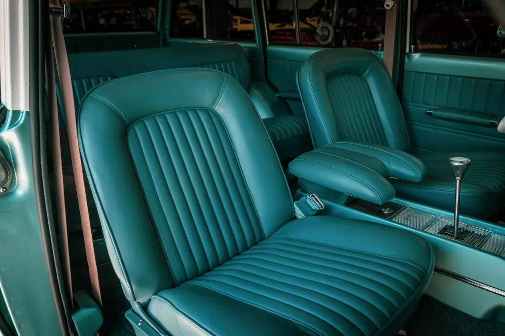 Jeep Super Wagoneer от Vigilante: редкий внедорожник 1960-х с V8 6,4 и механической коробкой