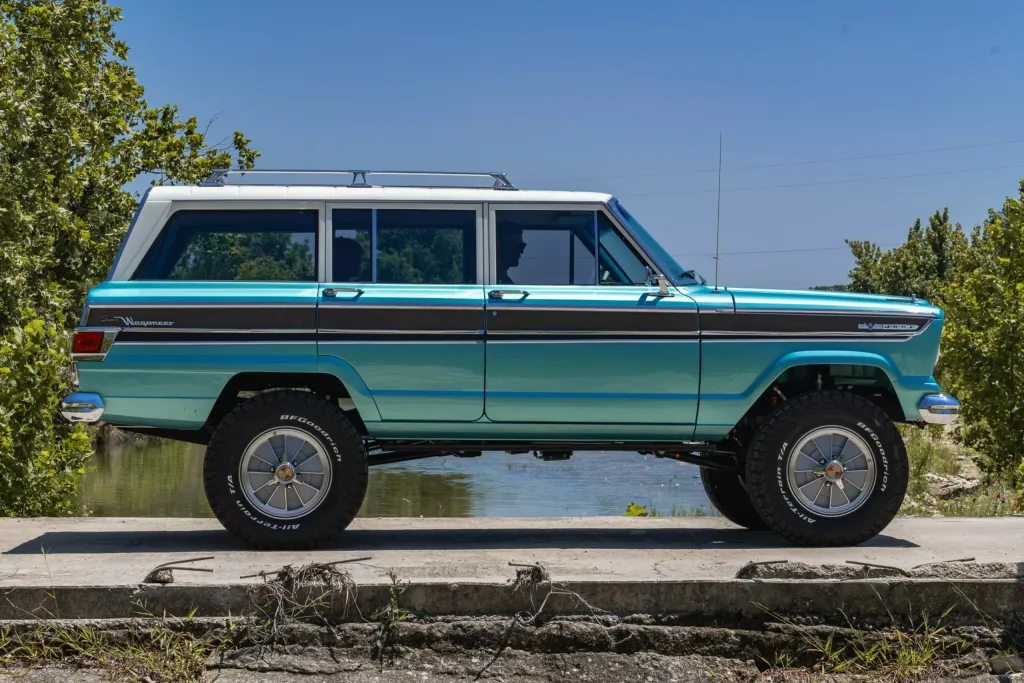 Jeep Super Wagoneer от Vigilante: редкий внедорожник 1960-х с V8 6,4 и механической коробкой