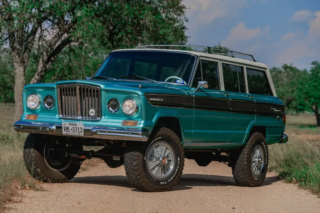 Jeep Super Wagoneer от Vigilante: редкий внедорожник 1960-х с V8 6,4 и механической коробкой