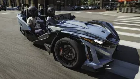 Polaris Slingshot Signature Edition 2026 получил уникальную краску и богатое оснащение
