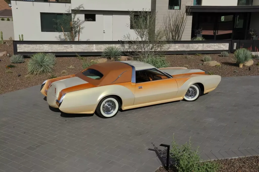 Lincoln Continental Mark IV Bugazzi: редкий «Линкольн» с гранитной отделкой салона