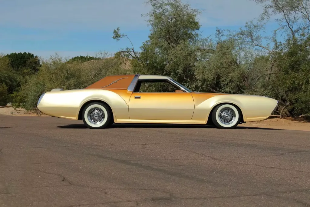 Lincoln Continental Mark IV Bugazzi: редкий «Линкольн» с гранитной отделкой салона