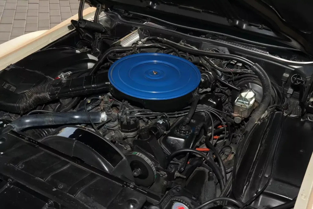 Lincoln Continental Mark IV Bugazzi: редкий «Линкольн» с гранитной отделкой салона