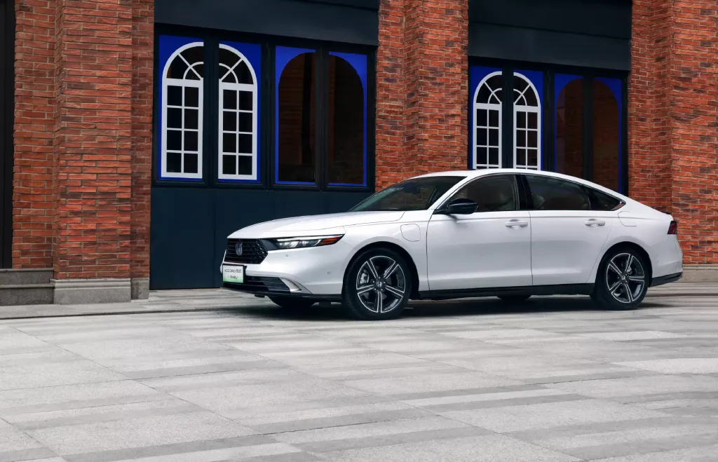 Honda Accord e:PHEV в Китае резко подешевел: скидка 100 000 юаней и лимит 1000 машин