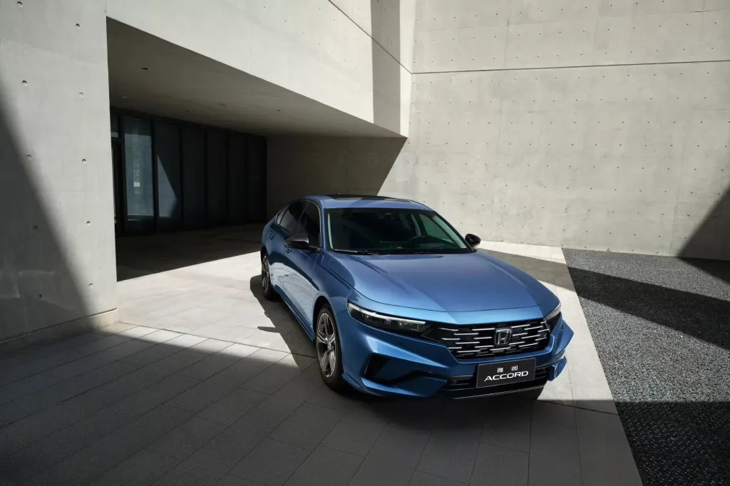 Honda Accord e:PHEV в Китае резко подешевел: скидка 100 000 юаней и лимит 1000 машин