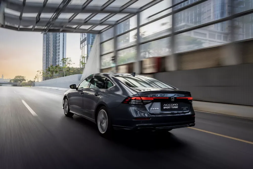 Honda Accord e:PHEV в Китае резко подешевел: скидка 100 000 юаней и лимит 1000 машин